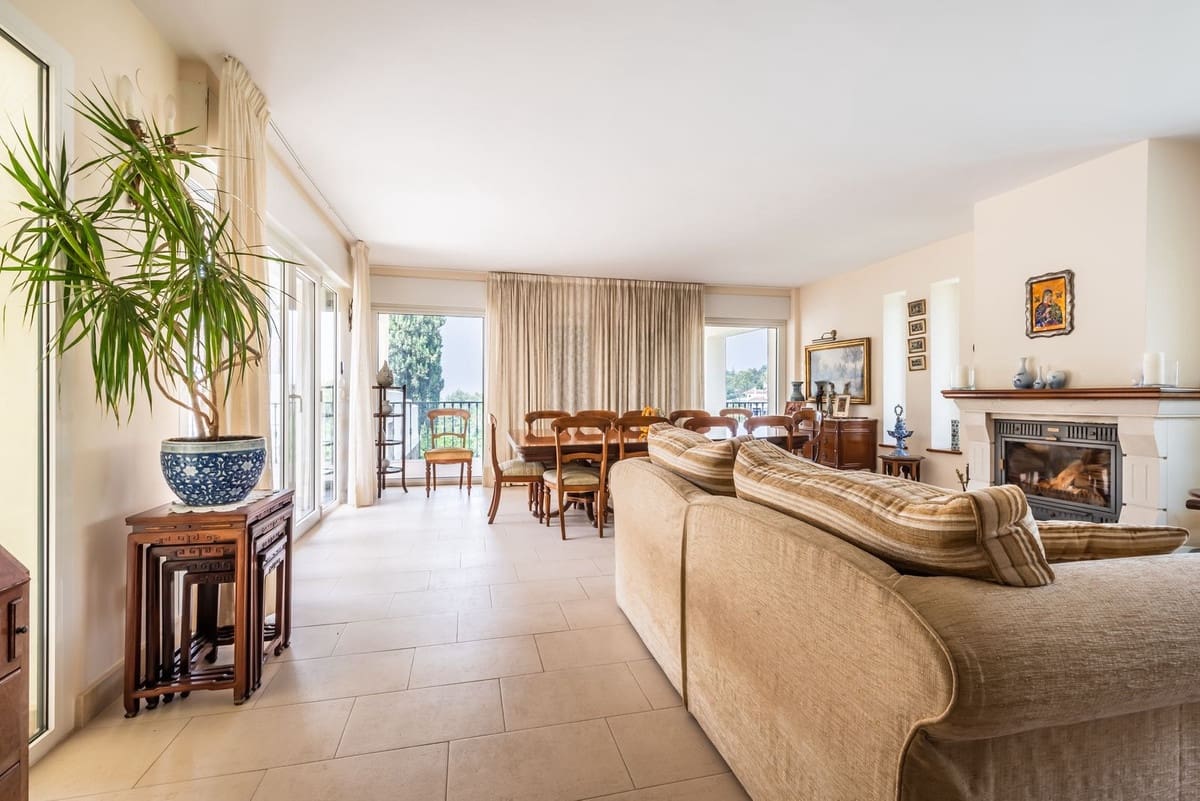 6 bedroom Villa for sale in Marbella with garage - € 1,950,000 (Ref: 9077263)