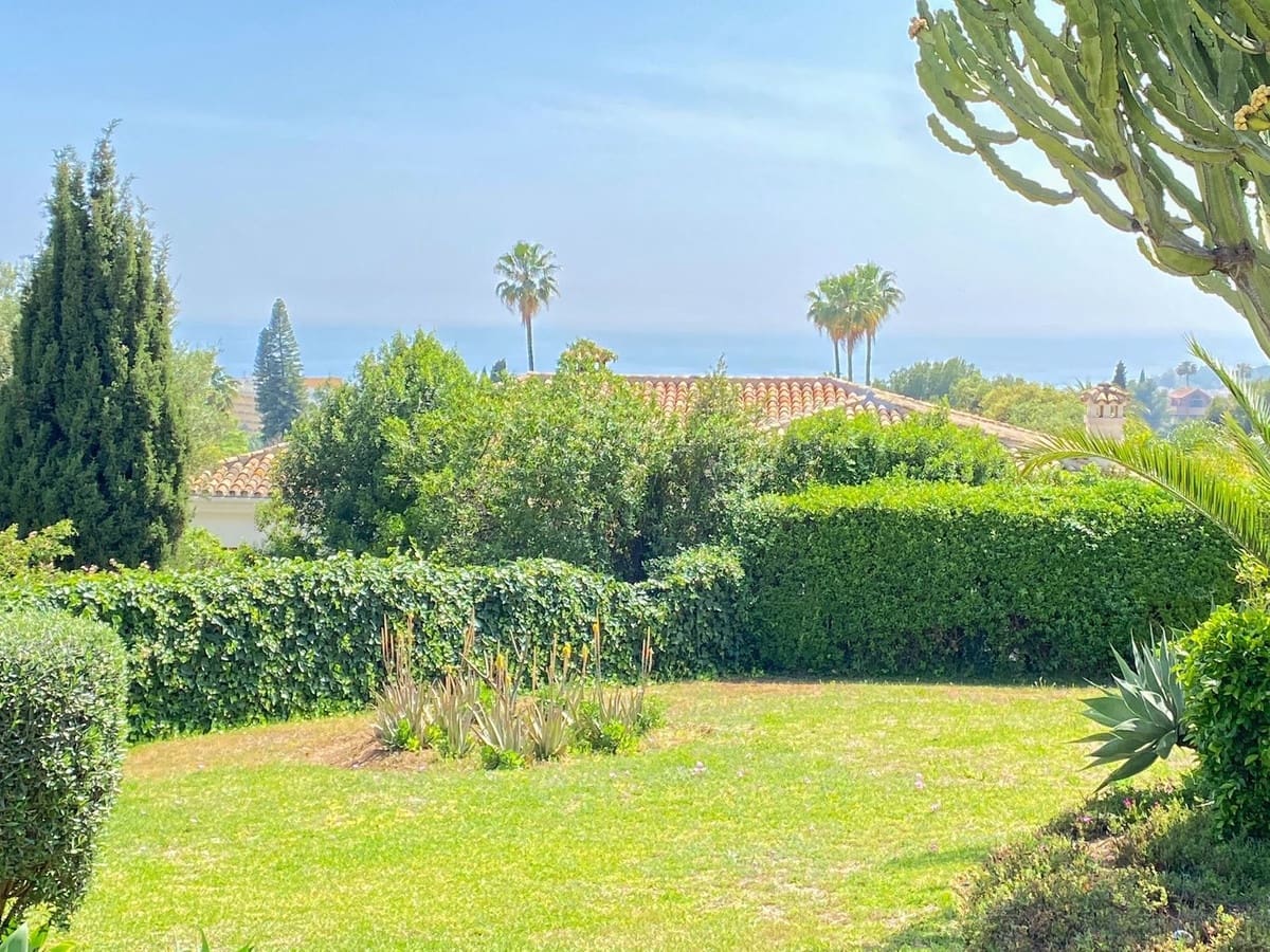 4 bedroom Villa for sale in Marbella - € 1,600,000 (Ref: 9077267)