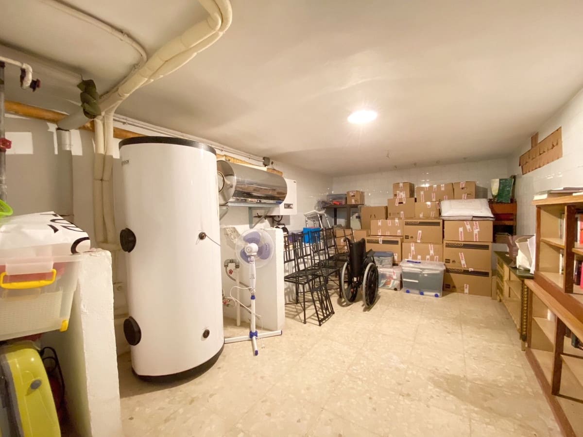 4 bedroom Villa for sale in Marbella - € 1,600,000 (Ref: 9077267)