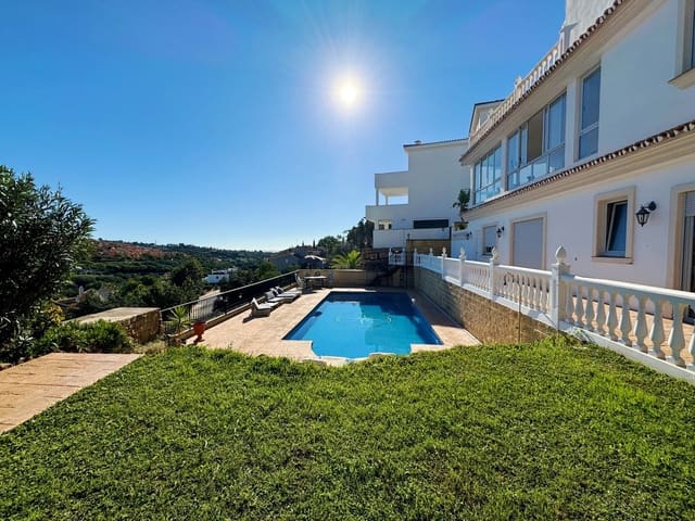 8 bedroom Villa for sale in Elviria, Marbella with garage - € 1,450,000 (Ref: 9077269)