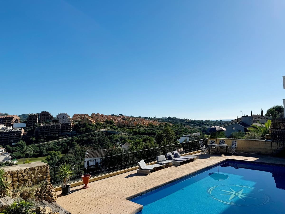 8 bedroom Villa for sale in Elviria with garage - € 1,450,000 (Ref: 9077269)