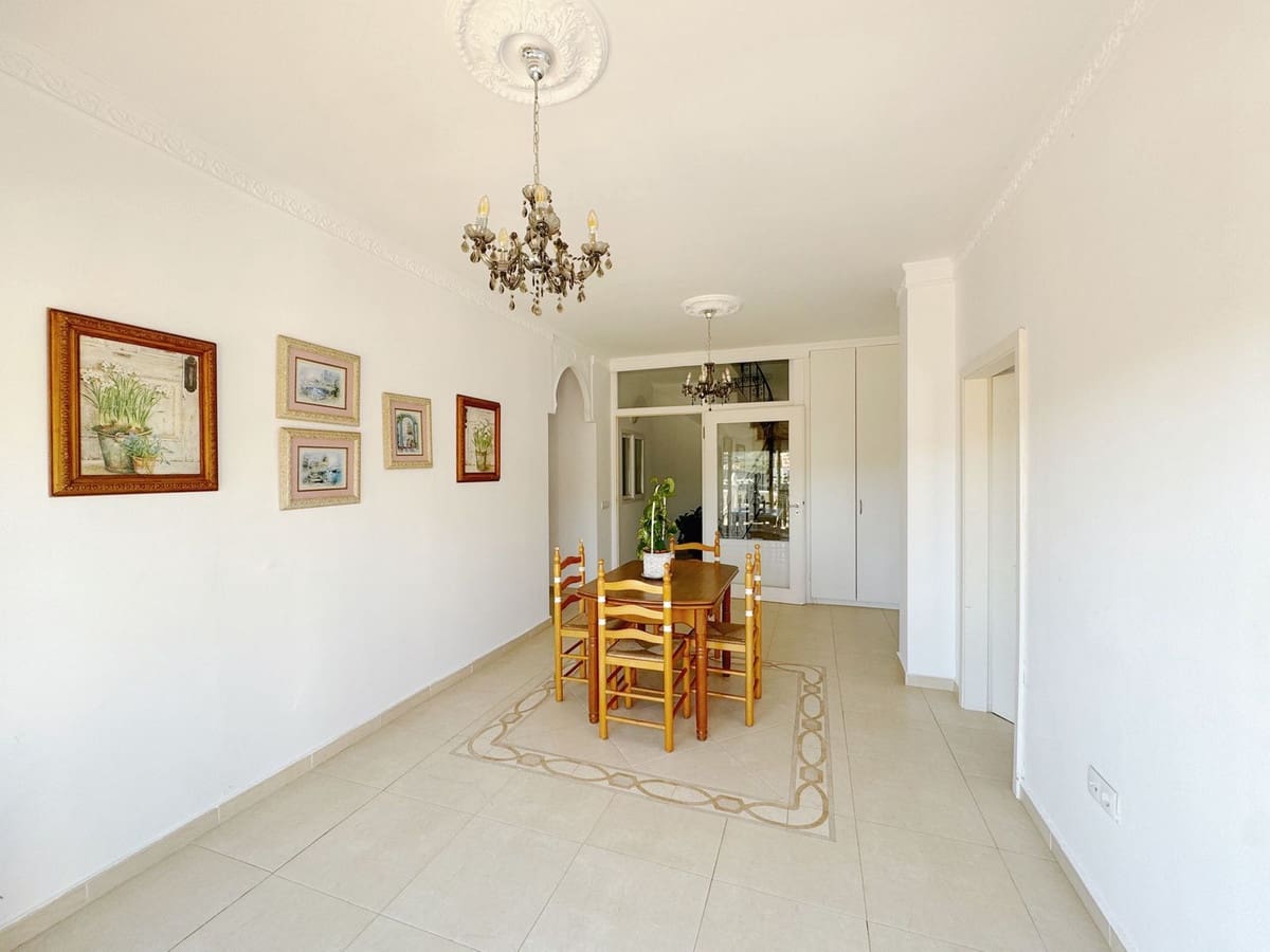 8 bedroom Villa for sale in Elviria with garage - € 1,450,000 (Ref: 9077269)