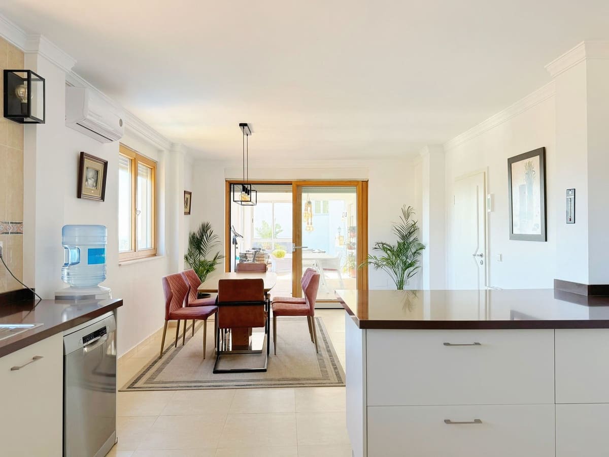 8 bedroom Villa for sale in Elviria with garage - € 1,450,000 (Ref: 9077269)
