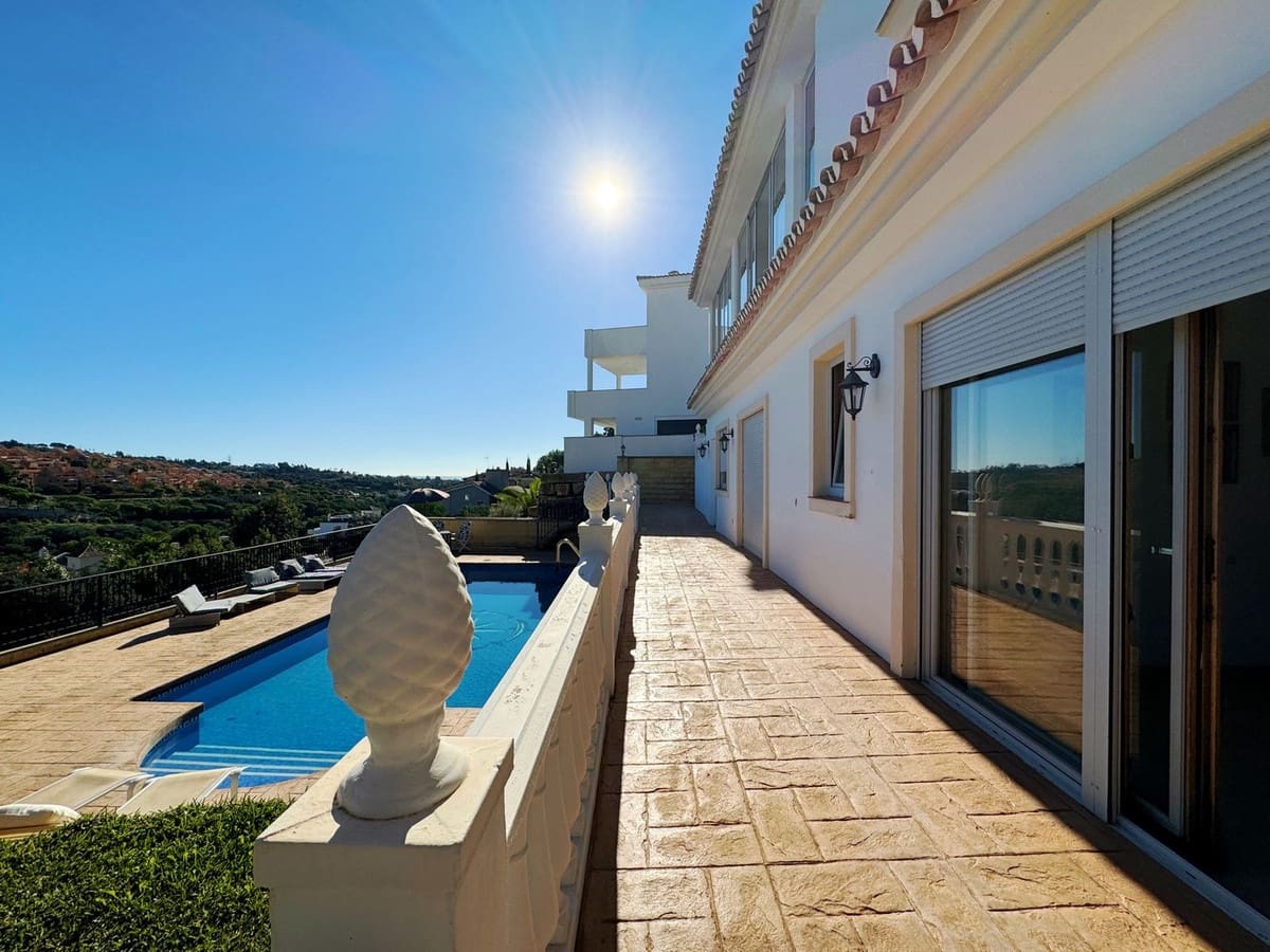 8 bedroom Villa for sale in Elviria with garage - € 1,450,000 (Ref: 9077269)