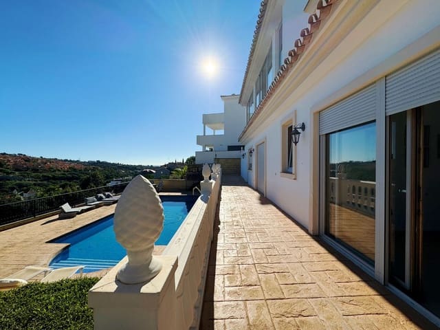 8 bedroom Villa for sale in Elviria, Marbella with garage - € 1,450,000 (Ref: 9077269)