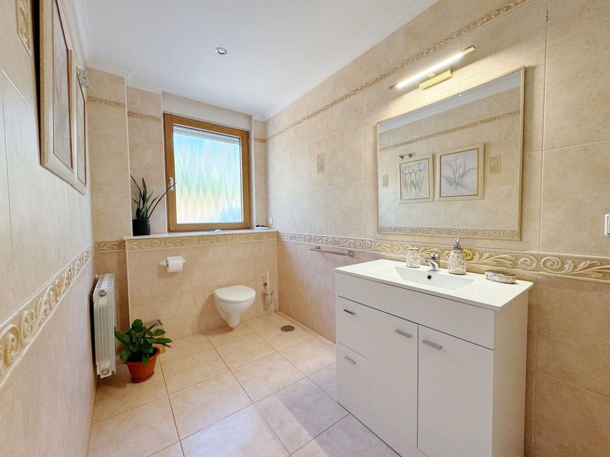 8 bedroom Villa for sale in Elviria with garage - € 1,450,000 (Ref: 9077269)