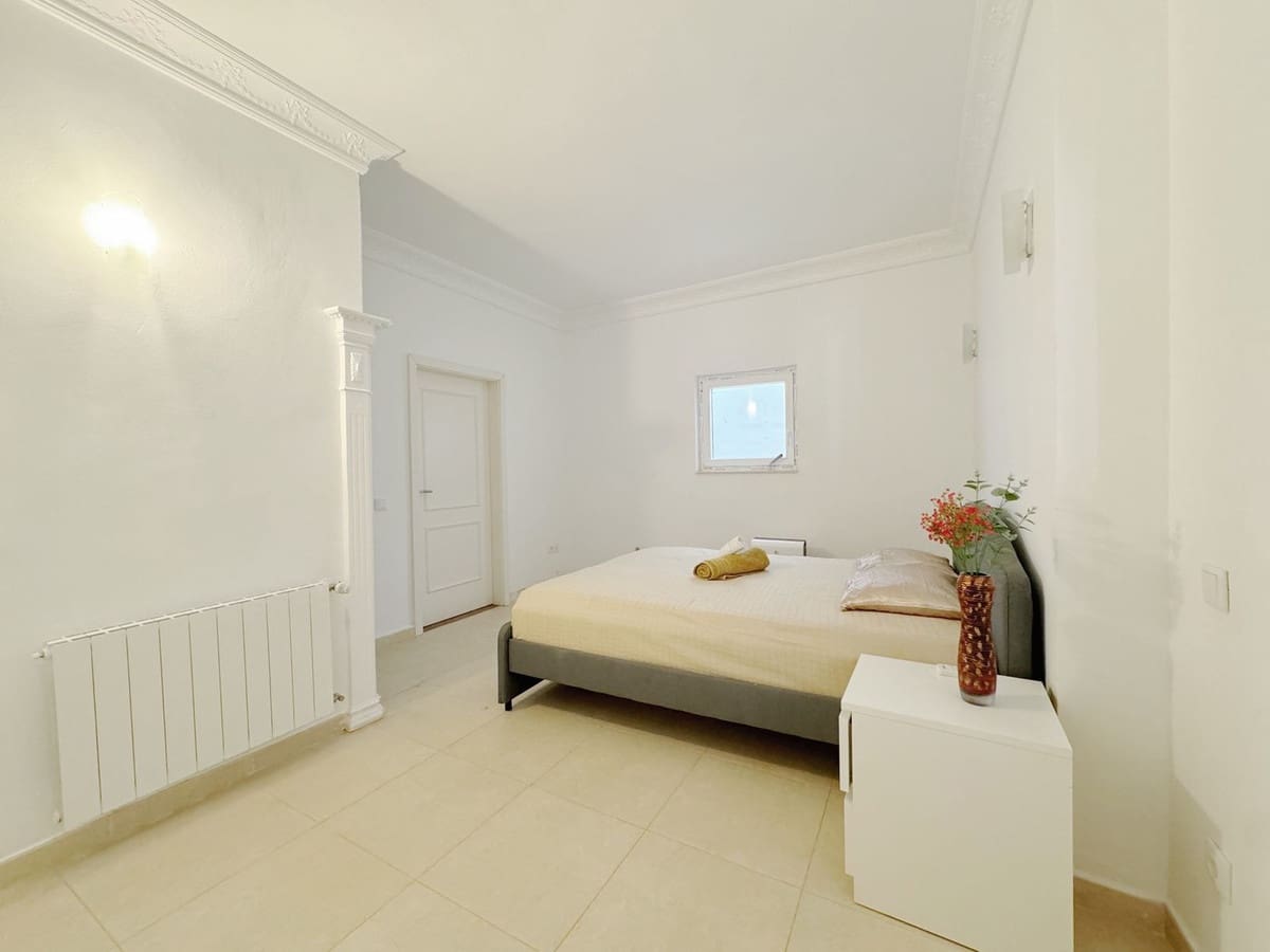 8 bedroom Villa for sale in Elviria with garage - € 1,450,000 (Ref: 9077269)