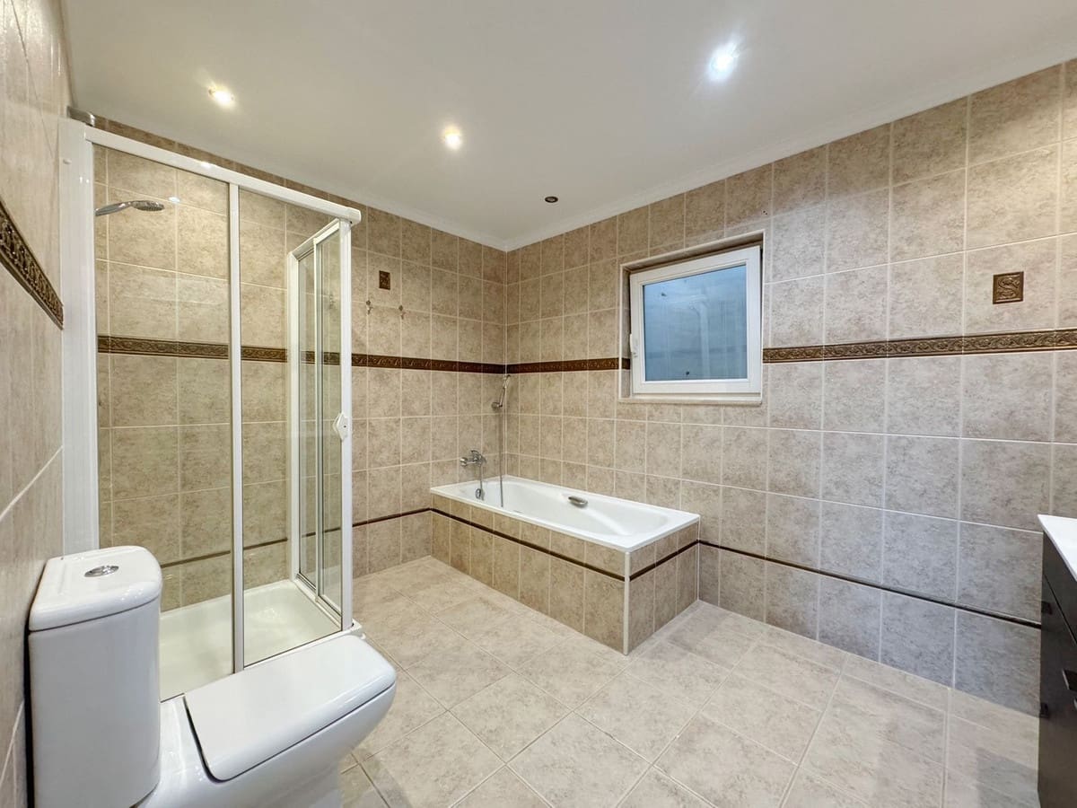 8 bedroom Villa for sale in Elviria with garage - € 1,450,000 (Ref: 9077269)