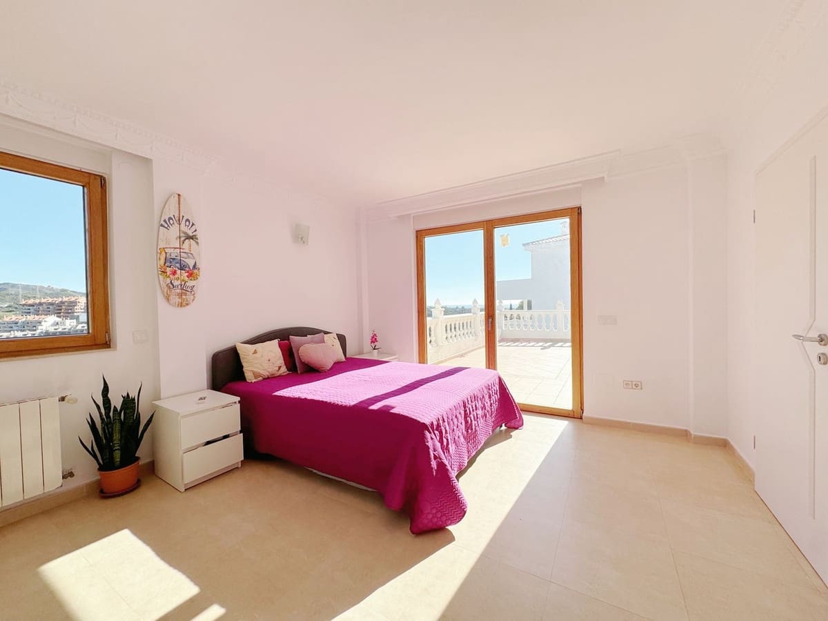 8 bedroom Villa for sale in Elviria with garage - € 1,450,000 (Ref: 9077269)