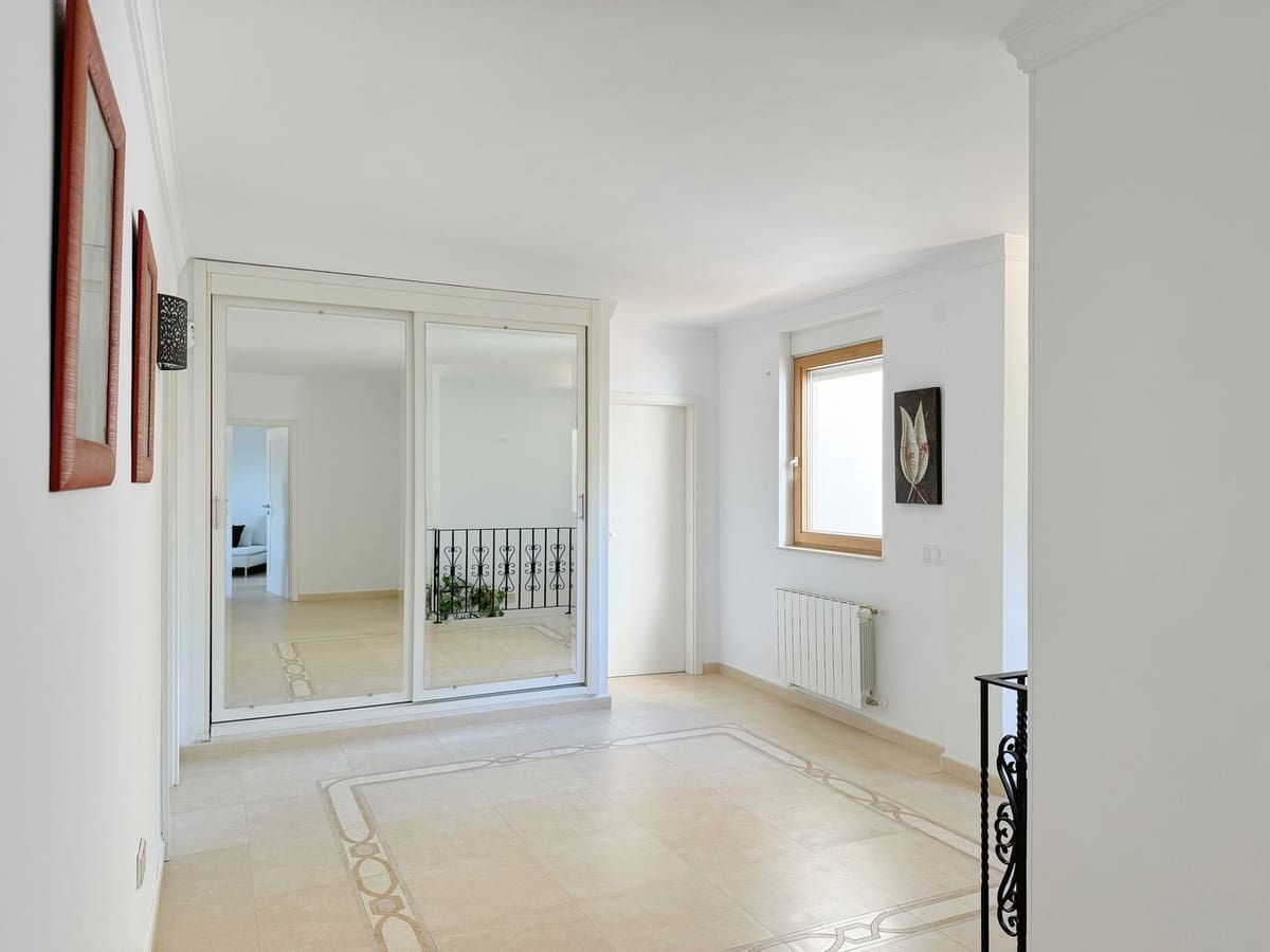 8 bedroom Villa for sale in Elviria with garage - € 1,450,000 (Ref: 9077269)