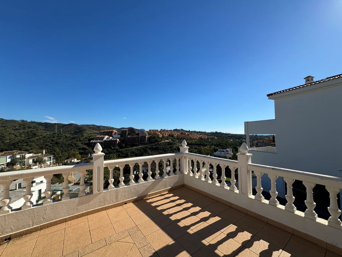 8 bedroom Villa for sale in Elviria with garage - € 1,450,000 (Ref: 9077269)