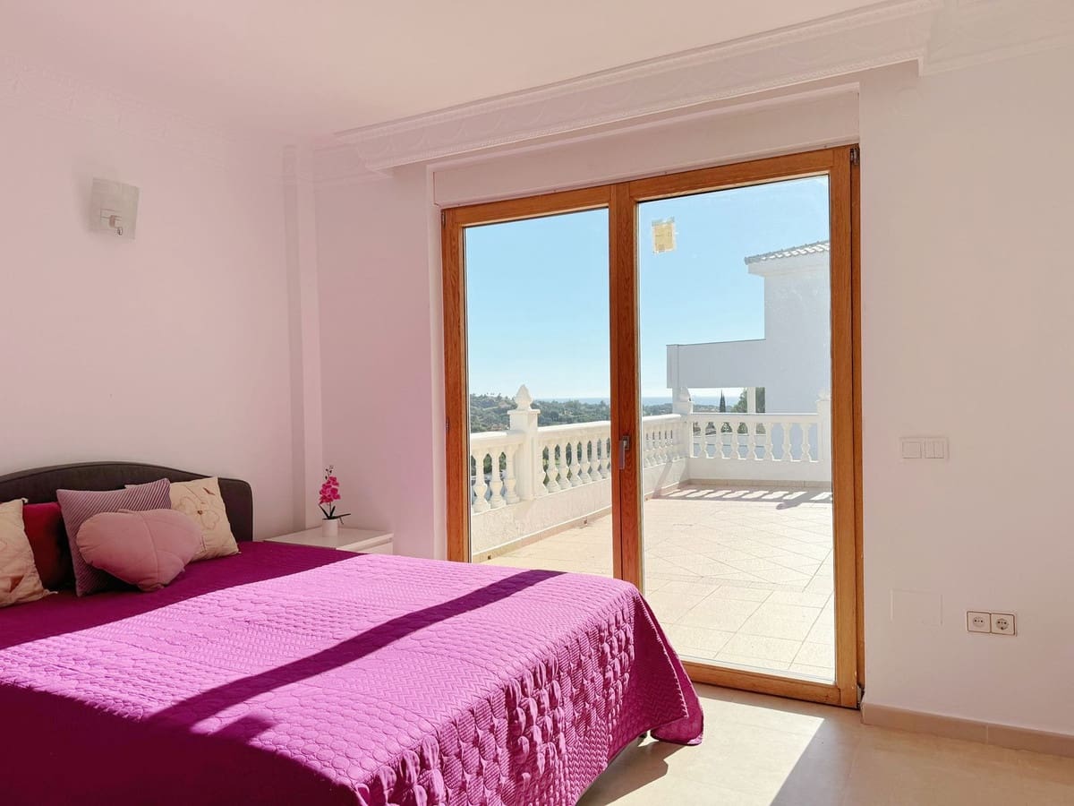 8 bedroom Villa for sale in Elviria with garage - € 1,450,000 (Ref: 9077269)
