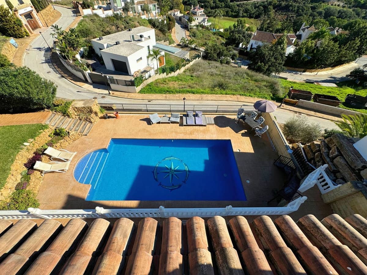 8 bedroom Villa for sale in Elviria with garage - € 1,450,000 (Ref: 9077269)