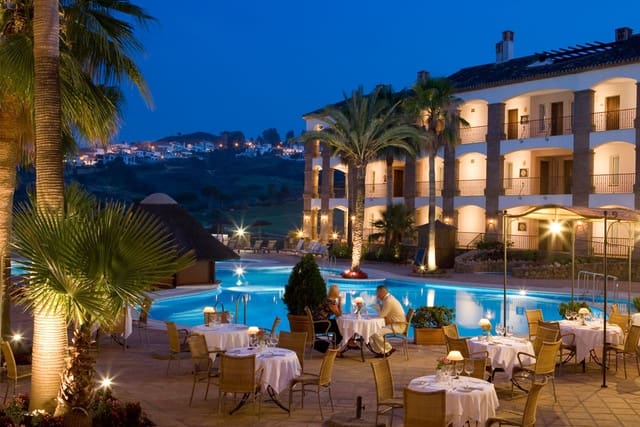 4 makuuhuone Huvila myytävänä paikassa La Cala Golf, Mijas mukana 
autotalli - 1 550 000 € (Ref: 9077306)