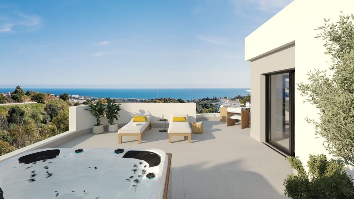 2 bedroom Apartment for sale in Marbella with garage - € 645,000 (Ref: 9077355)