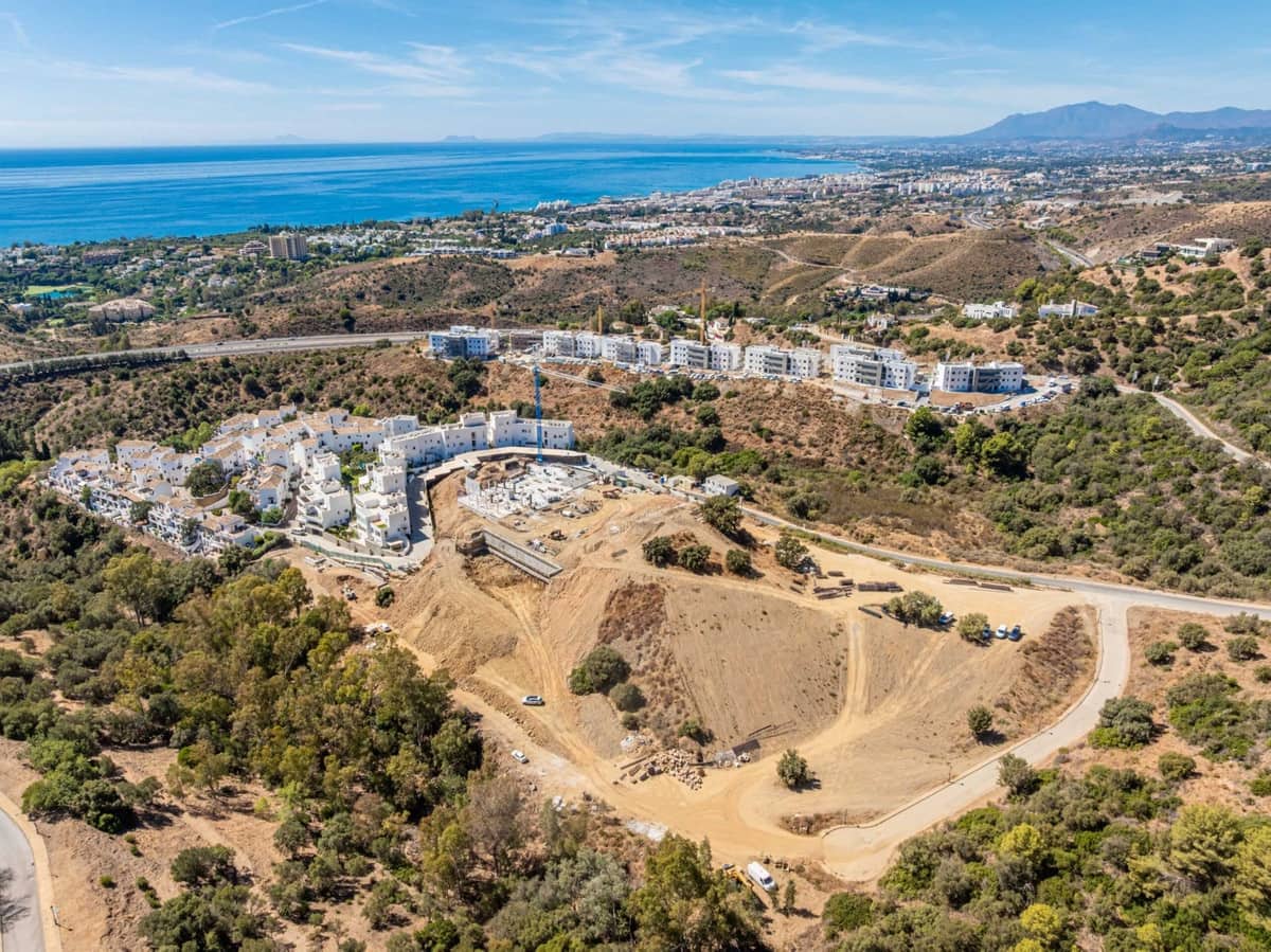 2 bedroom Apartment for sale in Marbella with garage - € 590,000 (Ref: 9077355)