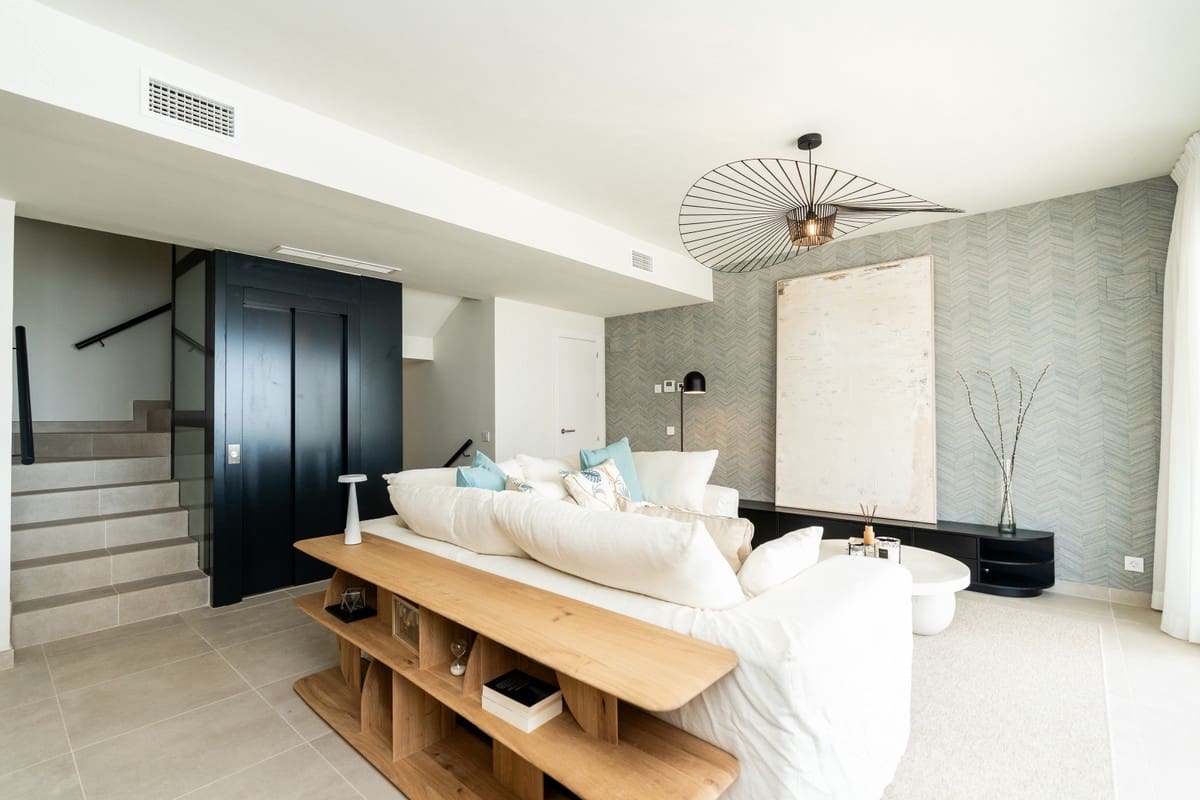 2 bedroom Apartment for sale in Benalmadena with garage - € 450,000 (Ref: 9077357)