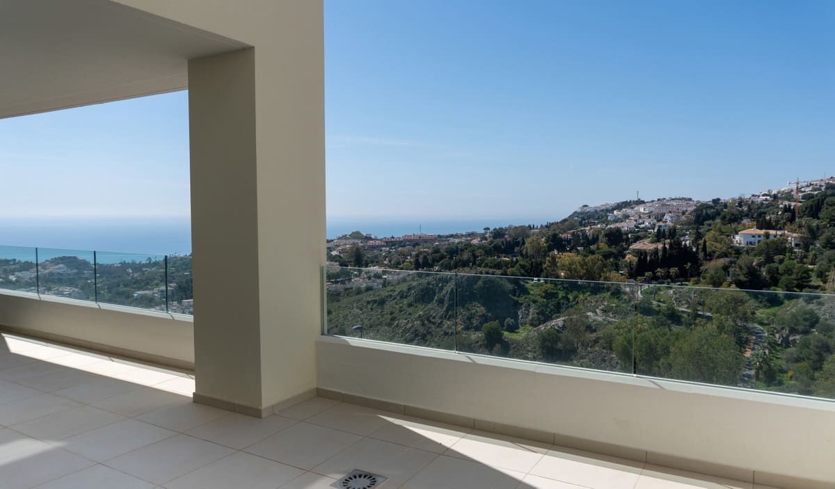 2 bedroom Apartment for sale in Benalmadena with garage - € 450,000 (Ref: 9077357)