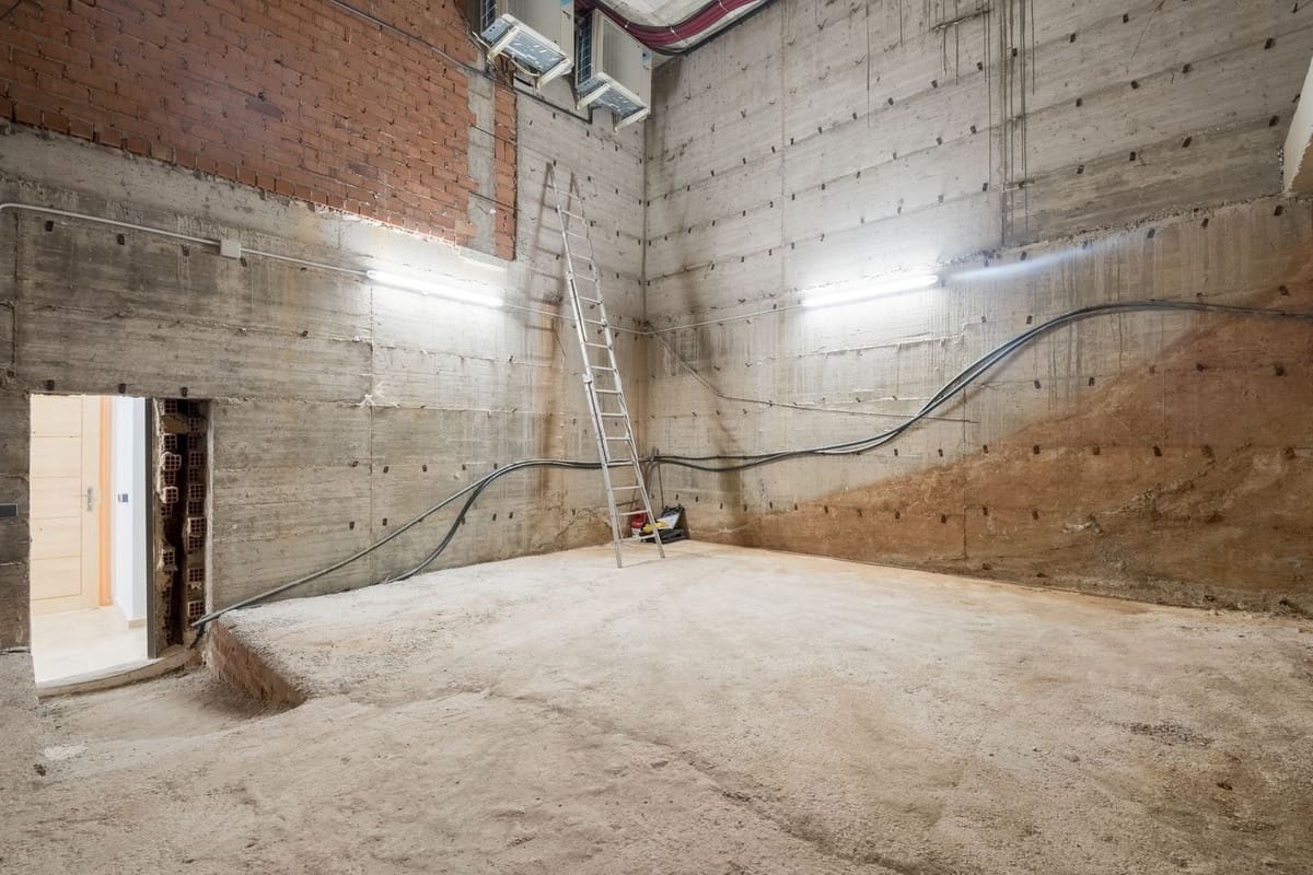 5 bedroom Villa for sale in Benahavis with garage - € 1,400,000 (Ref: 9077362)