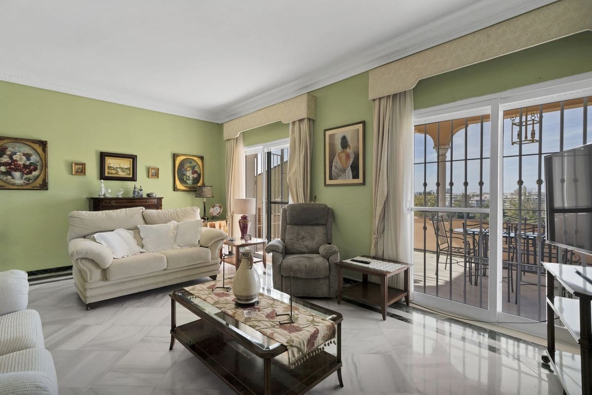 6 bedroom Villa for sale in San Pedro de Alcantara with garage - € 1,400,000 (Ref: 9077363)