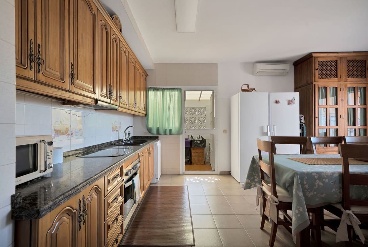 6 bedroom Villa for sale in San Pedro de Alcantara with garage - € 1,400,000 (Ref: 9077363)