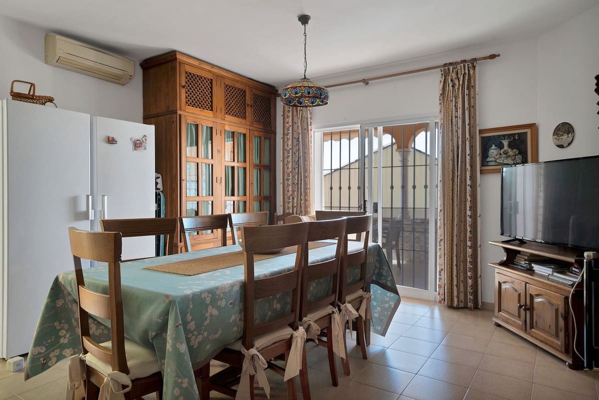 6 bedroom Villa for sale in San Pedro de Alcantara with garage - € 1,400,000 (Ref: 9077363)