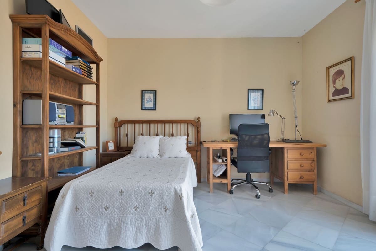 6 bedroom Villa for sale in San Pedro de Alcantara with garage - € 1,400,000 (Ref: 9077363)