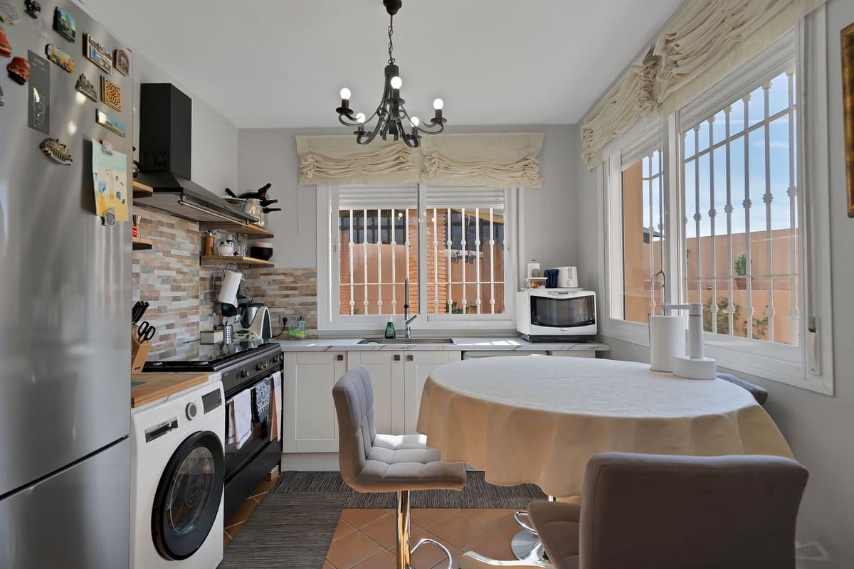 6 bedroom Villa for sale in San Pedro de Alcantara with garage - € 1,400,000 (Ref: 9077363)