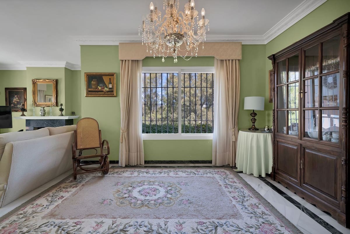 6 bedroom Villa for sale in San Pedro de Alcantara with garage - € 1,350,000 (Ref: 9077363)