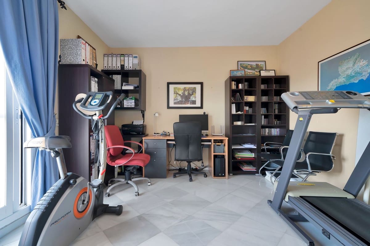 6 bedroom Villa for sale in San Pedro de Alcantara with garage - € 1,350,000 (Ref: 9077363)