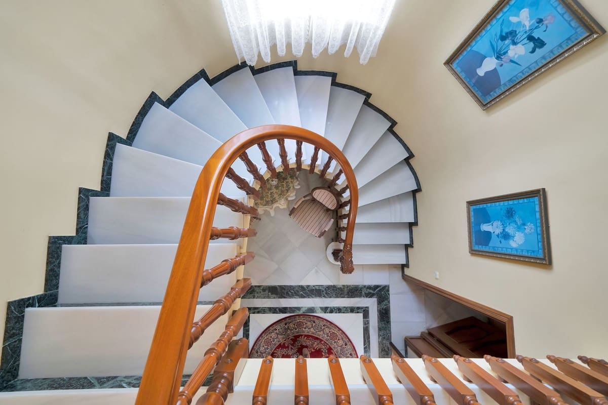 6 bedroom Villa for sale in San Pedro de Alcantara with garage - € 1,350,000 (Ref: 9077363)