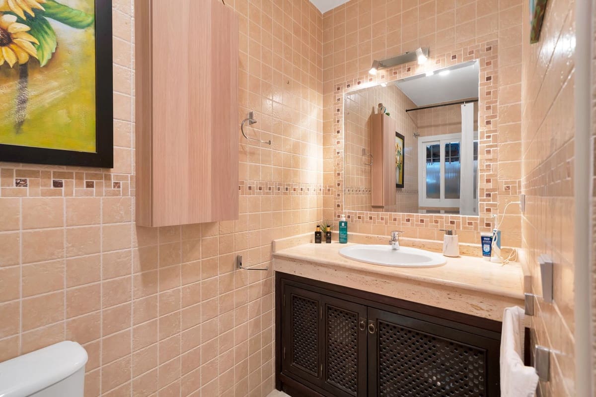 6 bedroom Villa for sale in San Pedro de Alcantara with garage - € 1,350,000 (Ref: 9077363)