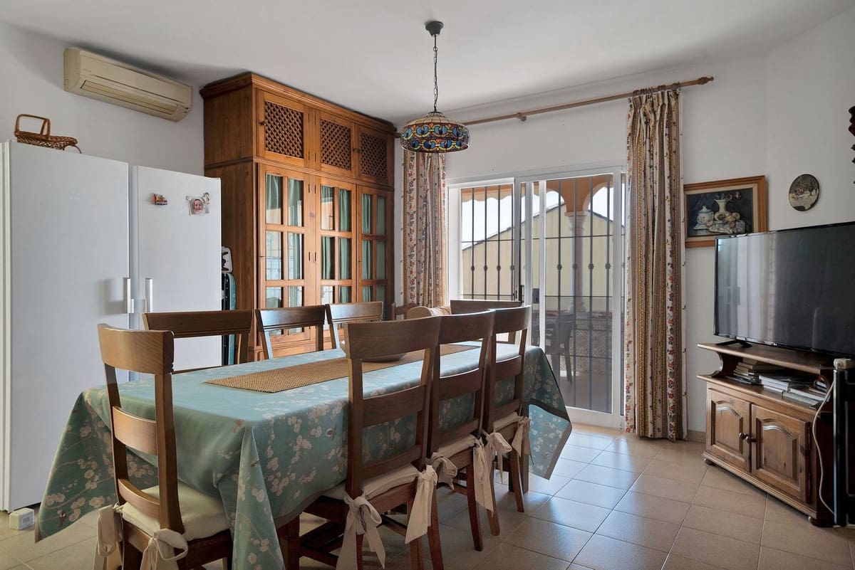 6 bedroom Villa for sale in San Pedro de Alcantara with garage - € 1,350,000 (Ref: 9077363)