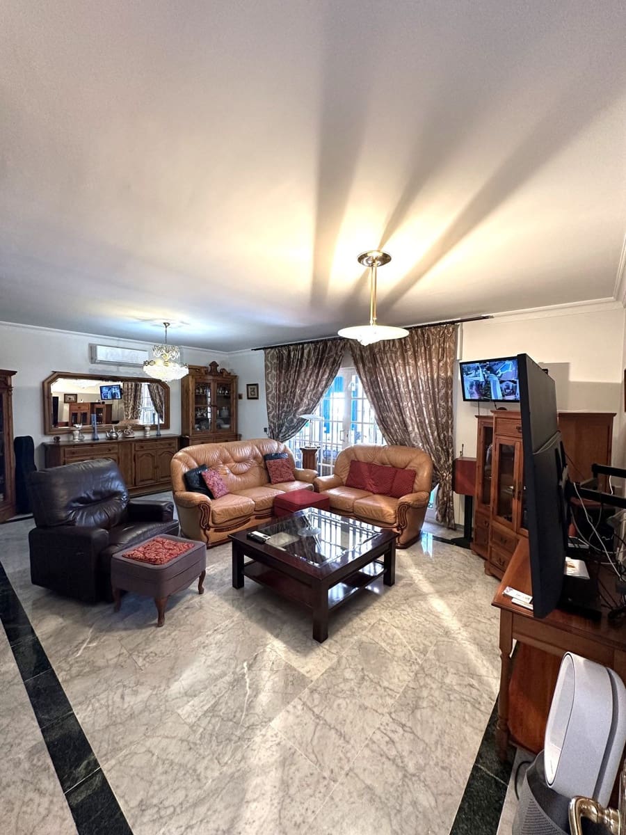 Chalet de 5 habitaciones en San Pedro de Alcantara en venta - 1.395.000 € (Ref: 9077364)