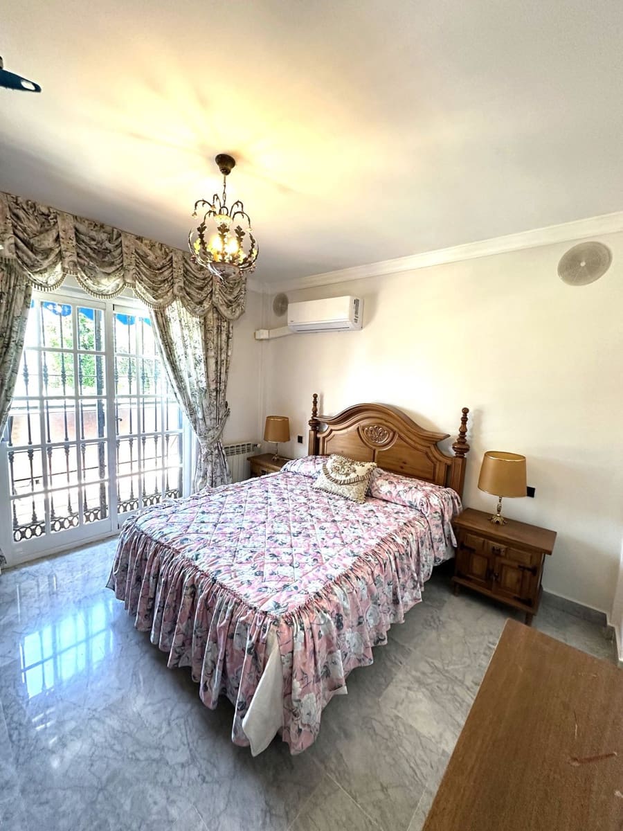 Chalet de 5 habitaciones en San Pedro de Alcantara en venta - 1.395.000 € (Ref: 9077364)