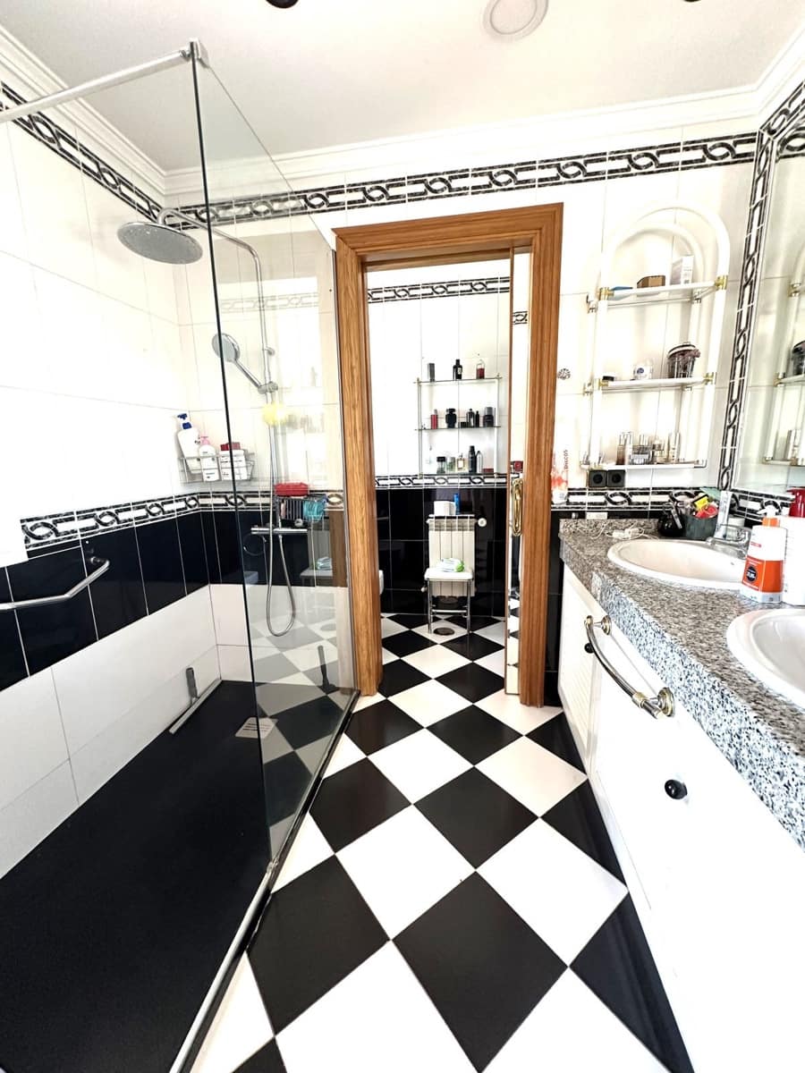 Chalet de 5 habitaciones en San Pedro de Alcantara en venta - 1.395.000 € (Ref: 9077364)