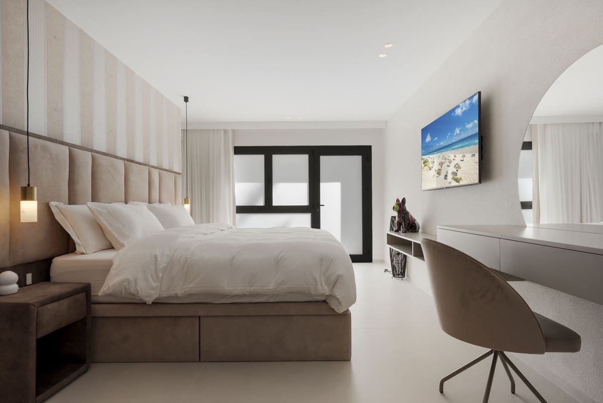 6 soverom Villa til salgs i El Paraiso med garasje - € 6 500 000 (Ref: 9077366)