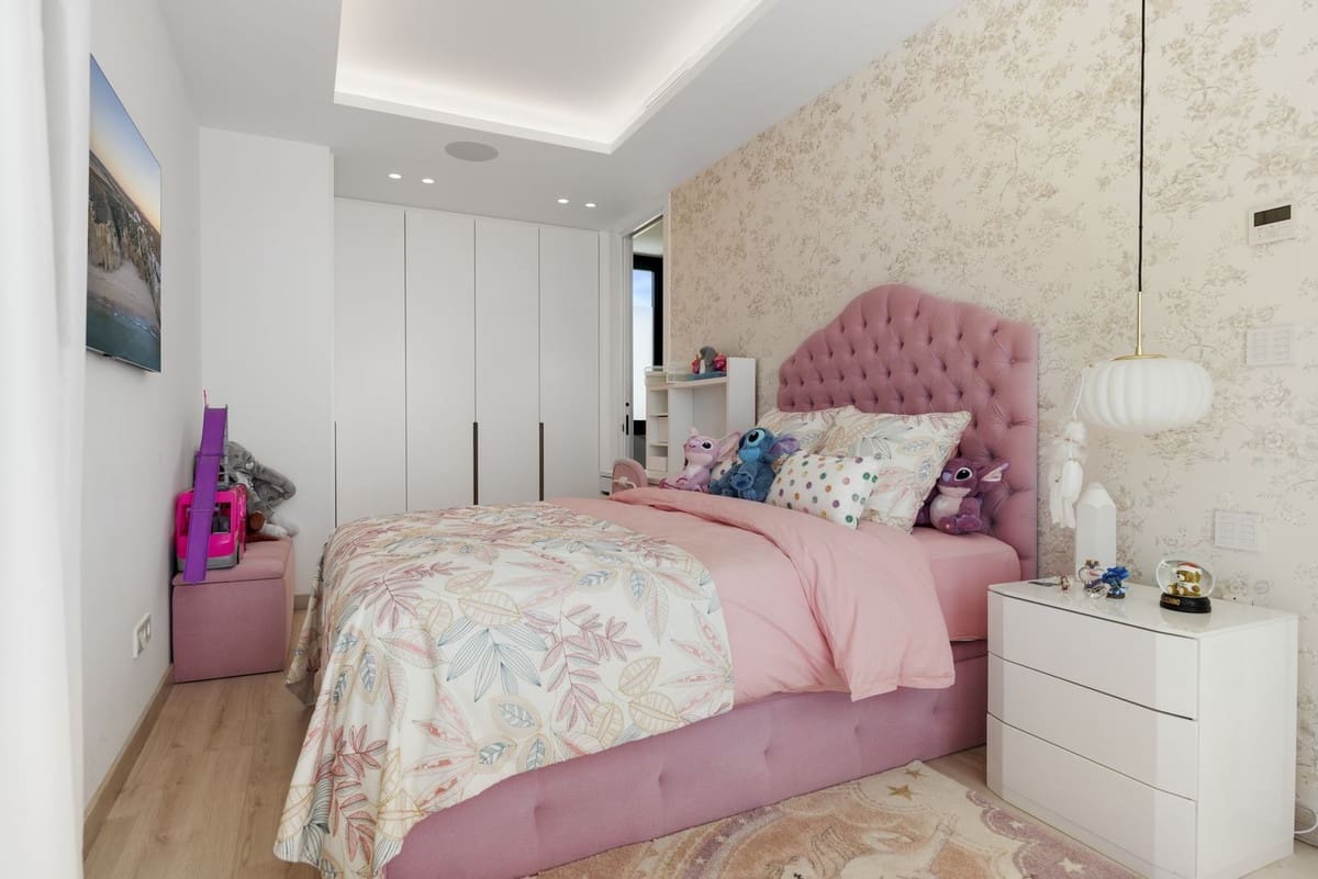 6 soverom Villa til salgs i El Paraiso med garasje - € 6 500 000 (Ref: 9077366)