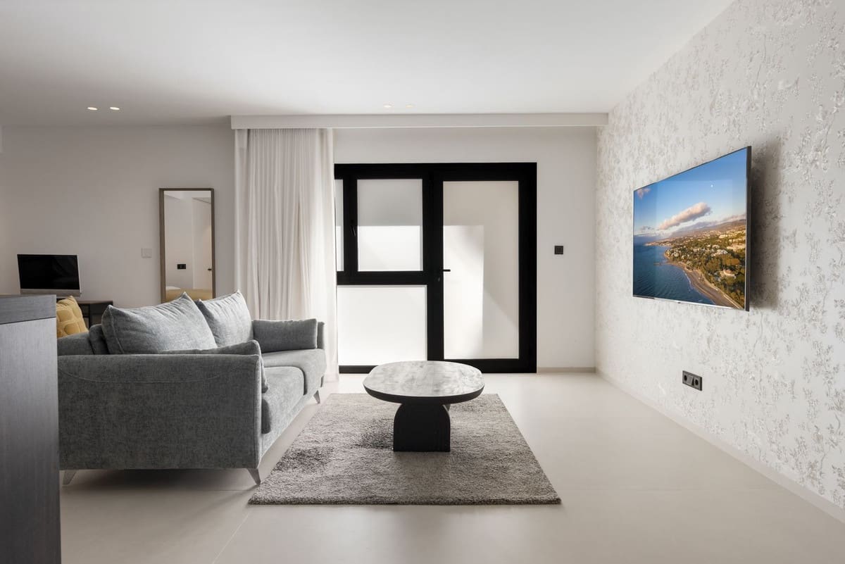 6 soverom Villa til salgs i El Paraiso med garasje - € 6 500 000 (Ref: 9077366)