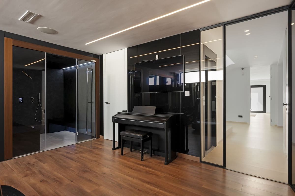 6 soverom Villa til salgs i El Paraiso med garasje - € 6 500 000 (Ref: 9077366)