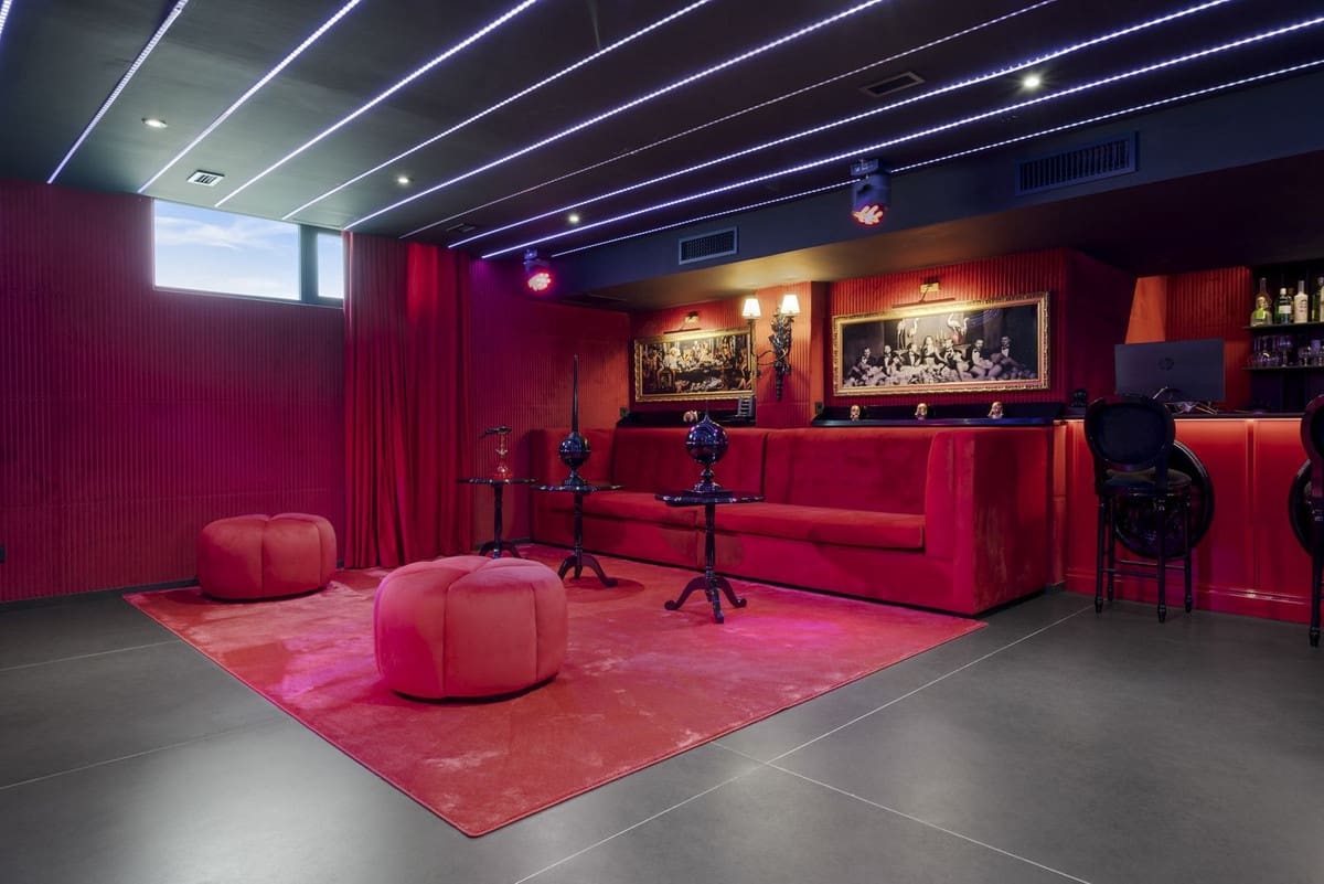 6 soverom Villa til salgs i El Paraiso med garasje - € 6 500 000 (Ref: 9077366)