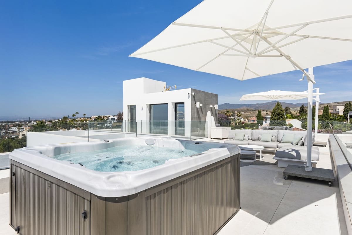 6 soverom Villa til salgs i El Paraiso med garasje - € 6 500 000 (Ref: 9077366)