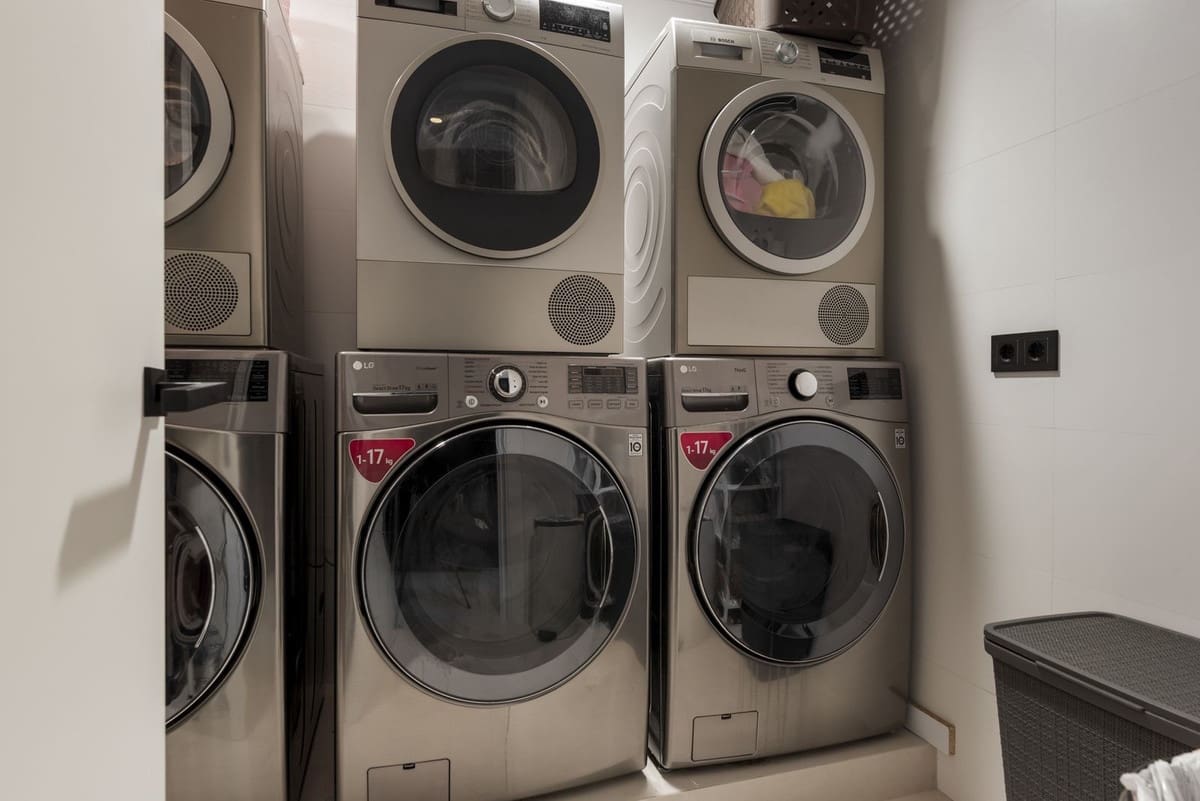 6 soverom Villa til salgs i El Paraiso med garasje - € 6 500 000 (Ref: 9077366)