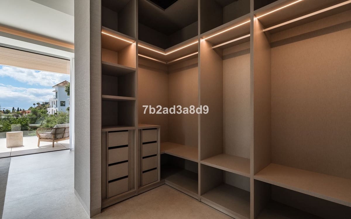 5 soverom Villa til salgs i El Paraiso med garasje - € 4 990 000 (Ref: 9077367)