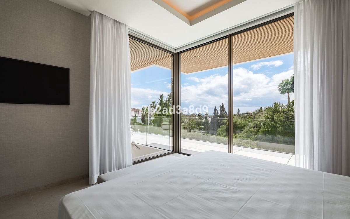 5 soverom Villa til salgs i El Paraiso med garasje - € 4 990 000 (Ref: 9077367)