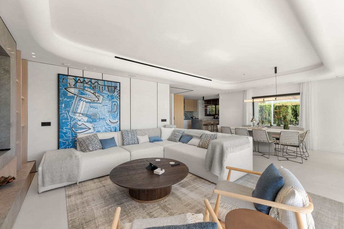 5 bedroom Villa for sale in El Paraiso with garage - € 3,390,000 (Ref: 9077368)