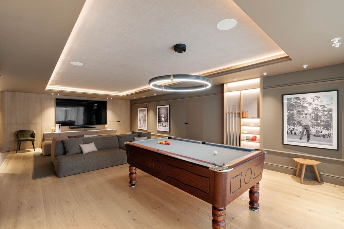 5 bedroom Villa for sale in El Paraiso with garage - € 3,390,000 (Ref: 9077368)