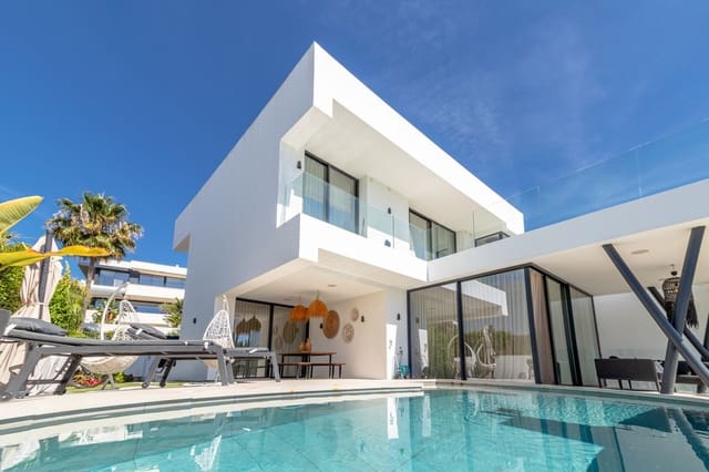 Chalet de 4 habitaciones en Atalaya-Isdabe, Estepona en venta con garaje - 1.775.000 € (Ref: 9077370)