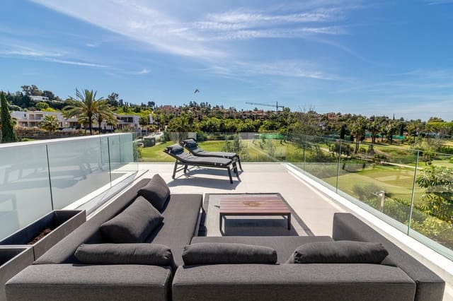 Chalet de 4 habitaciones en Atalaya-Isdabe, Estepona en venta con garaje - 1.775.000 € (Ref: 9077370)