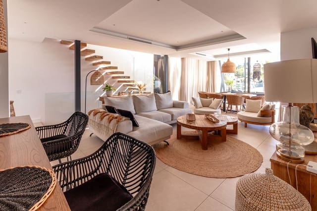 Chalet de 4 habitaciones en Atalaya-Isdabe, Estepona en venta con garaje - 1.775.000 € (Ref: 9077370)